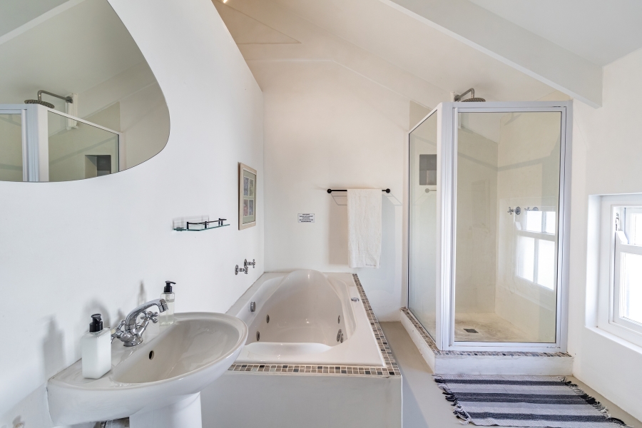 5 Bedroom Property for Sale in Bekbaai Western Cape